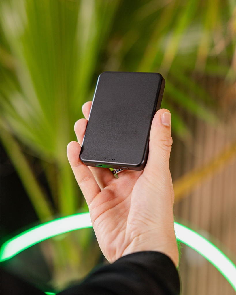Magnetic 5000 mAh Wireless Powerbank